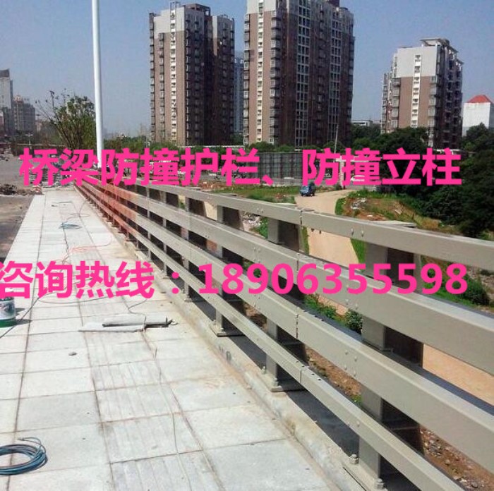 橋梁防撞護(hù)欄，防撞立柱